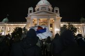Protest desničara ispred skupštine Srbije, zbog dešavanja na Kosovu, desničari, Kosovo, zastava, Skupština Srbije