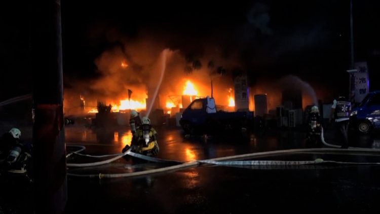 tajvan požar zgrada plamen nesreća