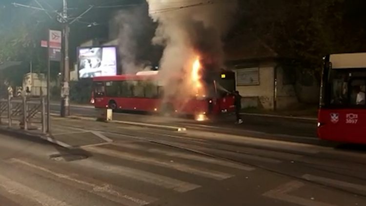 Zapaljen Autobus na Voždovcu