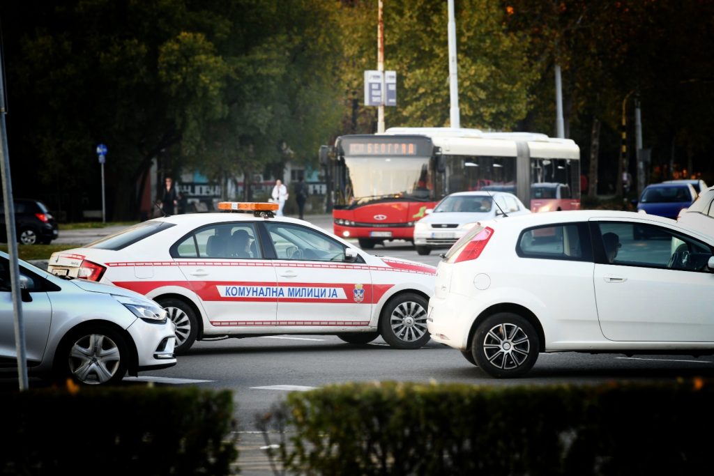 Komunalna milicija, komunalna policija, gužva, auto, automobil