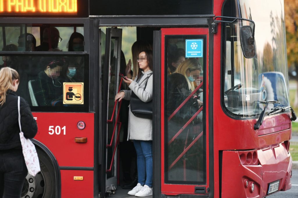 GSP, autobus, gradski prevoz, dan, radni dan, pun autobus, maske, maska, epidemiološke mere, korona, koronavirus,