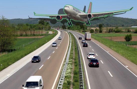 Avion i autoput