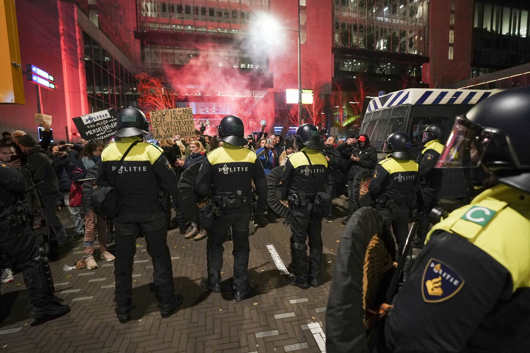 Holandija policija protesti kovid korona