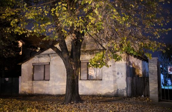 Surčin, hronika, umro muškarac koga je žena ubola nožem, kuća, ulica ubijenog muškarca, ubadanje, nasilje u porodici