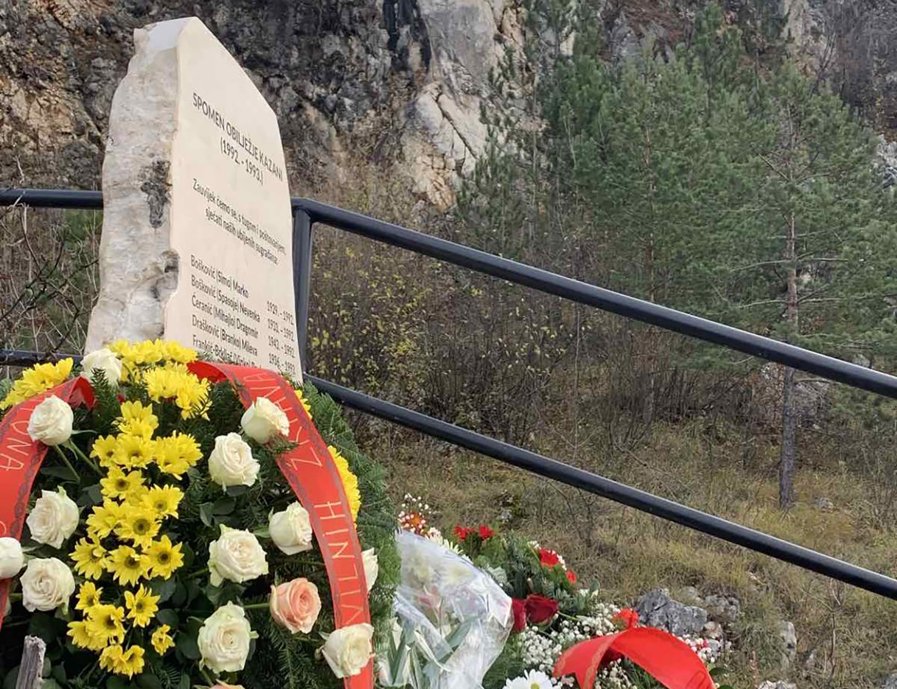 Kod Sarajeva otkriveno spomen obelezje ubijenim srpskim i hrvatskim civilima Sarajevo