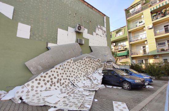 Novi Sad 16.11.2021. Košava srušila fasadu na zgradi u ulici Kolo Srpskih sestara, fasada, zgrada, pala fasada