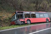 Prevrnuti autobus saobracajna nesreca