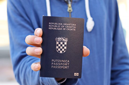 Hrvatski pasoš, Hrvatska, pasoš