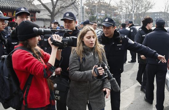 Kineska policija i novinari