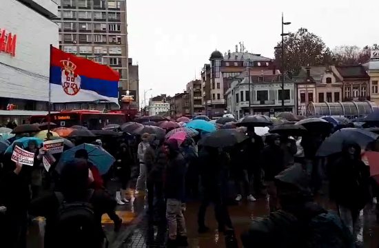 Skandiranje Vučiču u Nišu