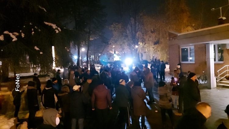 Protest građana ispred opštine Obrenovac zbog problema sa grejanjem