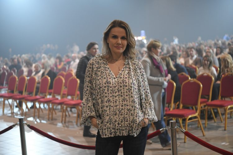 Maja Nikolić na koncertu Nine Badrić, belexpo centar, belekspo centar