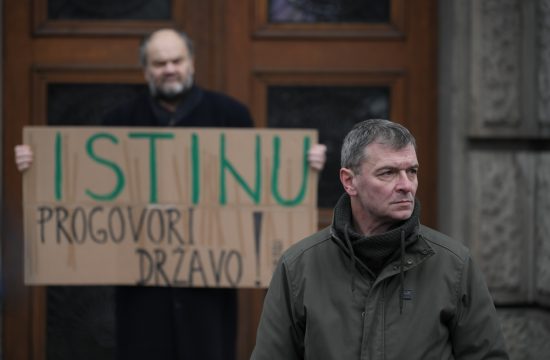 Aleksandar Jovanović Ćuta Protest ispred Vlade Srbije, ekološki ustanak, ekologija, protest protiv Rio Tinta, Rio Tinto