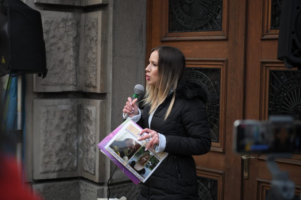 Isidora Kovačević Protest ispred Vlade Srbije, ekološki ustanak, ekologija, protest protiv Rio Tinta, Rio Tinto