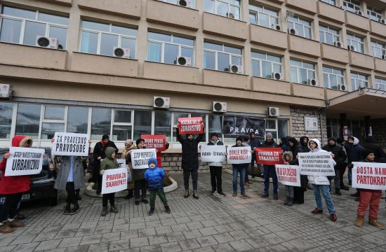 Novi Pazar Protest pod nazivom Novi Pazar uStaje, protest ispred zgrade Gradske uprave, Gradska uprava