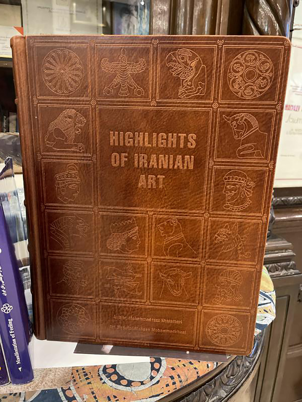 Zbirka, Muzej knjige i putovanja, donacija ambasade Irana u Beogradu, Iran, Adligat