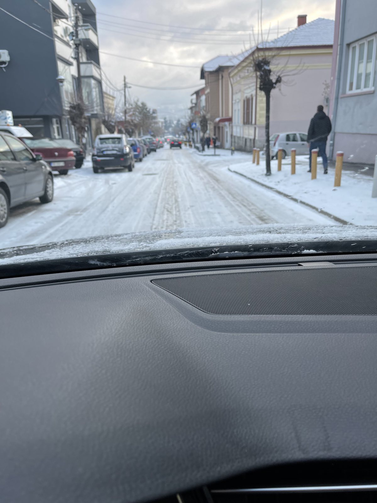 Vranje sneg, kolaps u sobraćaju, neočišćene ulice, kolovoz pod snegom, slab sneg, vreme