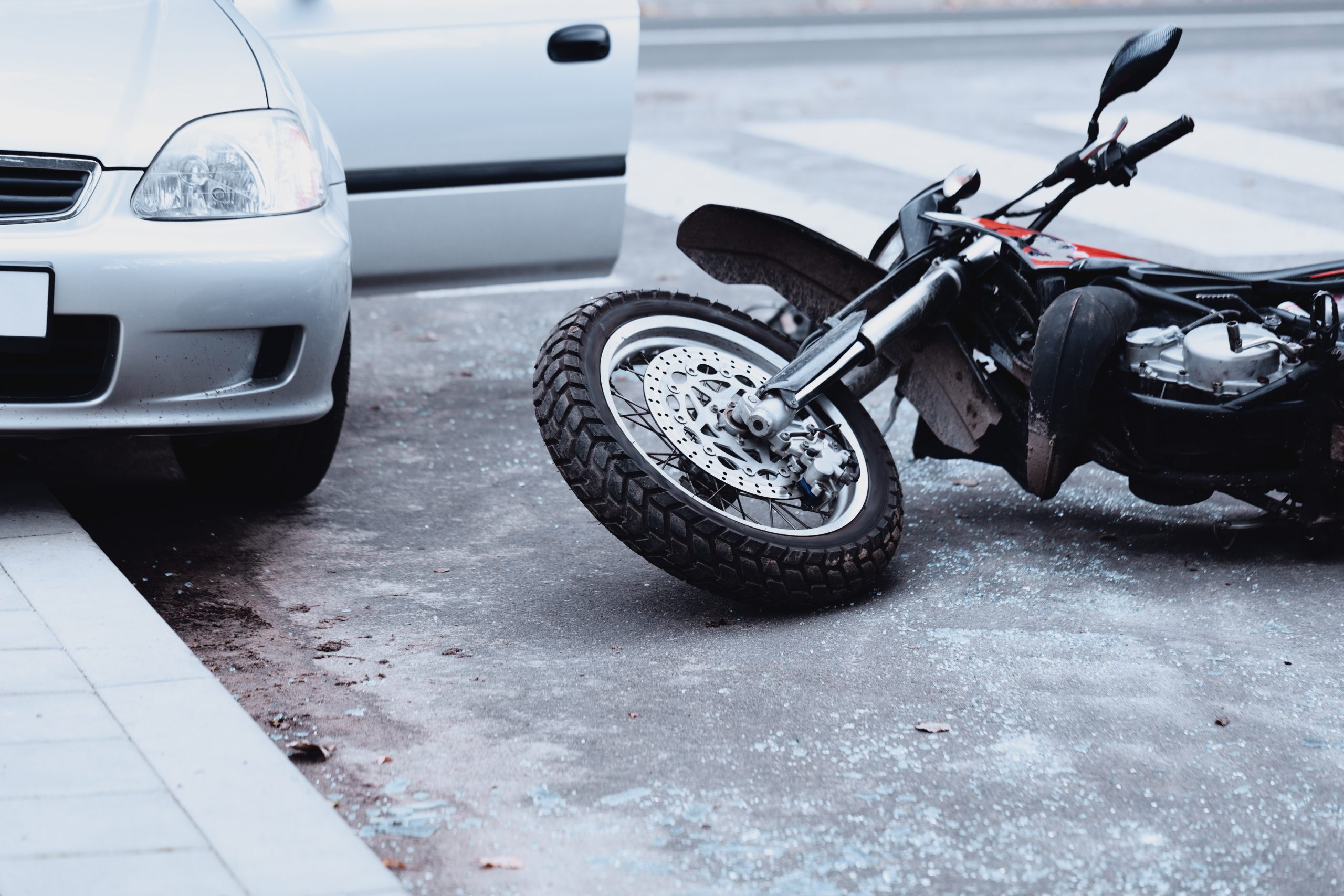 auto, vrata, biciklisti Shutterstock