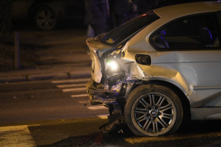 Saobraćajna nesreća, sudar, noć, mrak, veče, policija, saobraćajna policija, uviđaj, uvidjaj