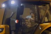 Dijego Kosta vozi traktor i ide sa decom na utakmicu
