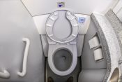 Avionski toalet