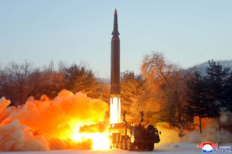 Severna Koreja je izvela probno ispaljivanje hipersonične rakete