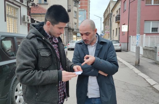 Marko Šoškić, novinar portala Rešetka iz Leskovca, i Dragan Marinković, glavni i odgovorni urednik Rešetke.