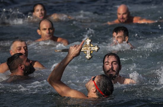 Istanbul, Badnji dan, plivanje za časni krst
