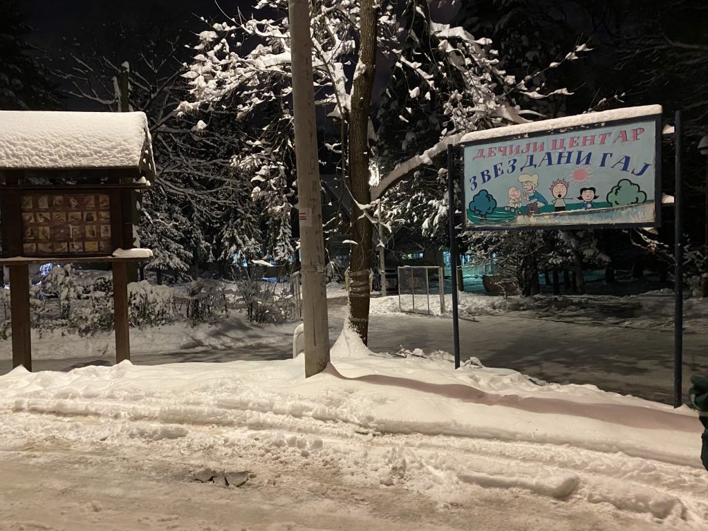 Beograd, Neočišćen put ka vrtiću Zvezdani gaj, sneg, vrtić