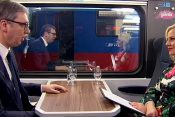 Aleksandar Vučić u vozu, voz, intervju
