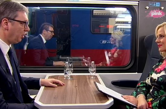 Aleksandar Vučić u vozu, voz, intervju