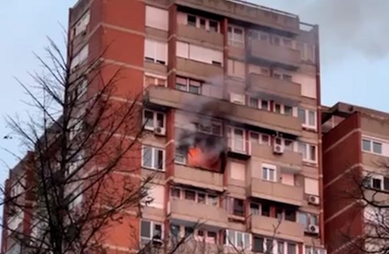 Bukti požar na 16. spratu solitera na Novom Beogradu