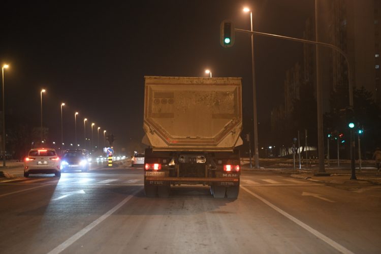 Ulica, hronika, devojčicu udario kamion na ulici, dete, devojčica, nesreća, poginulo dete