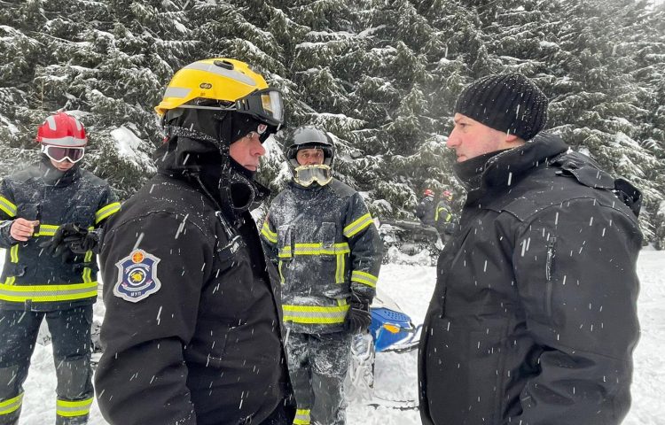 Vatrogasno spasilačka jedinica, trening, sneg, sektor za vanredne situacija, zima, spasavanje