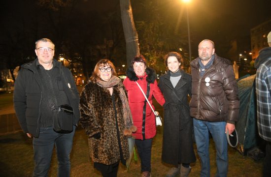 Ekoloski protest ispred Predsednistva kampovanje