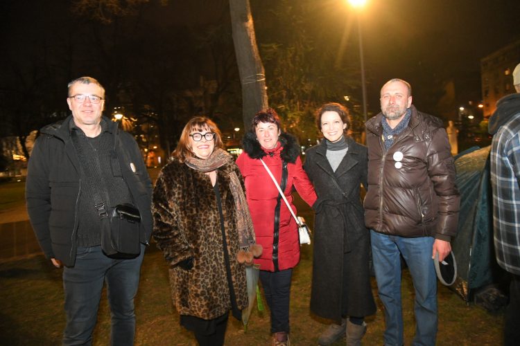 Ekoloski protest ispred Predsednistva kampovanje