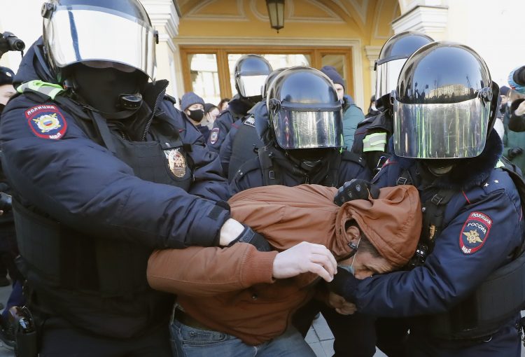 Rusija protest policija hapsenje