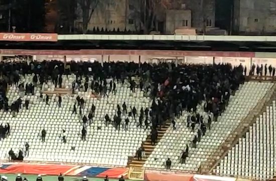 Grobari lomili stolice na stadionu Zvezde