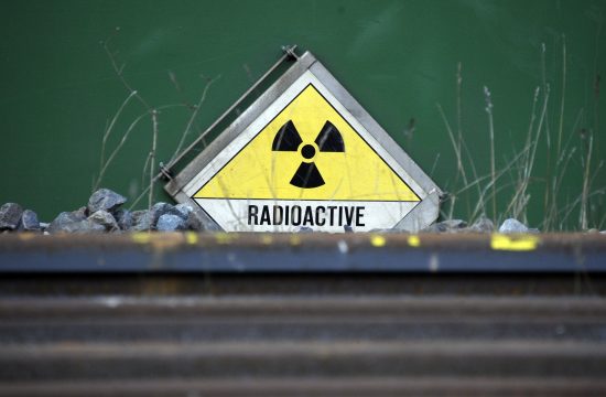 radioaktivno, znak
