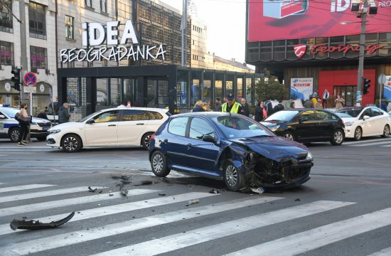 Saobraćajna nesreća, nezgoda, saobraćajka, SKC, raskrsnica Kralja Milana i Resavske