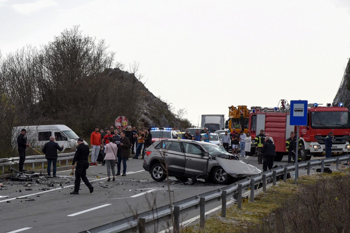 Potpuni zastoj na auto-putu ka Novom Sadu: Na istom mestu čak četiri udesa, delovi vozila rasuti na sve strane