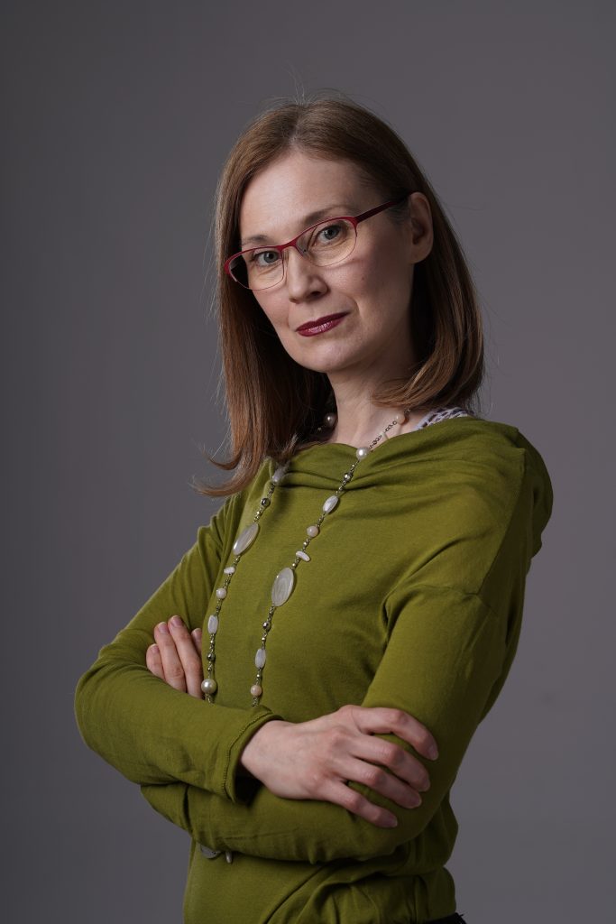 Nina Savčić, književnica, roman, knjiga U lancima