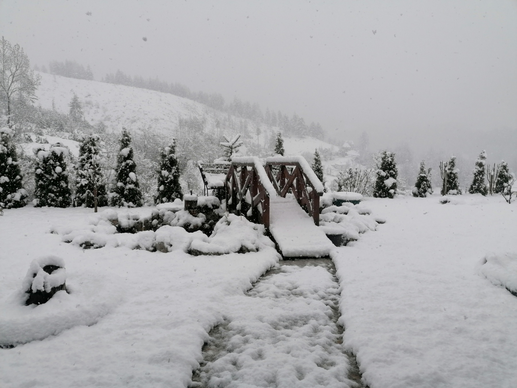 Zlatar, Nova Varoš Pao sneg u aprilu, pola metra snega napadalo, april