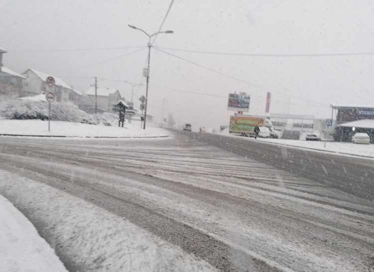 Zlatar, Nova Varoš Pao sneg u aprilu, pola metra snega napadalo, april