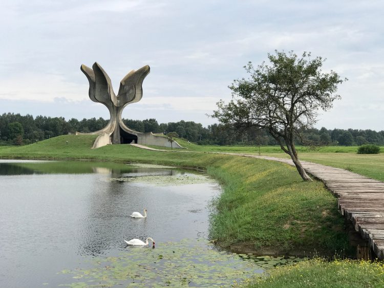 jasenovac spomenik