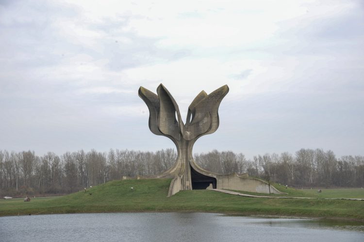 jasenovac spomenik