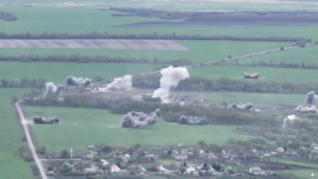 Izjum, Ukrajina, ukrajinska vojska bombarduje rusku vojsku, eksplozija, eksplozije, napad, bombardovanje, Ukrajina, Rusija