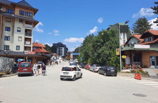 Zlatibor, Oko sokolovo od juna i na Zlatiboru, parking, parkiranje, naplata parkinga