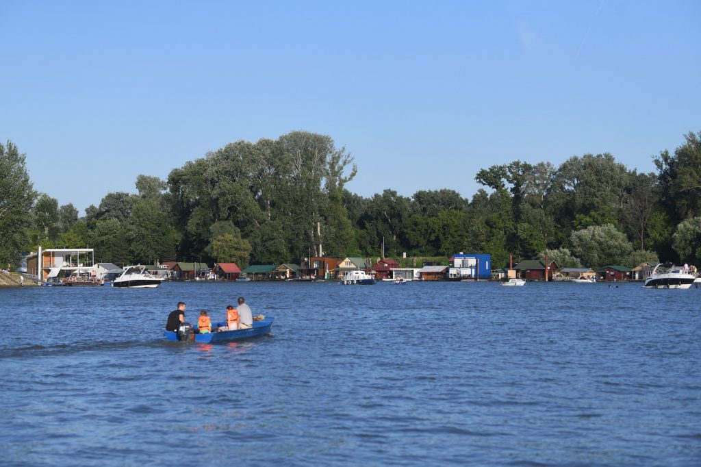 Beograd Reka Sava, čamac, čamci, lepo vreme, leto, vrućina