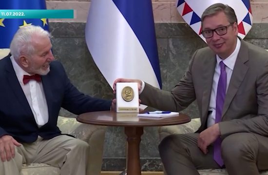 Vučiću nedostaju još Sterijina nagrada i Zlatna lopta!